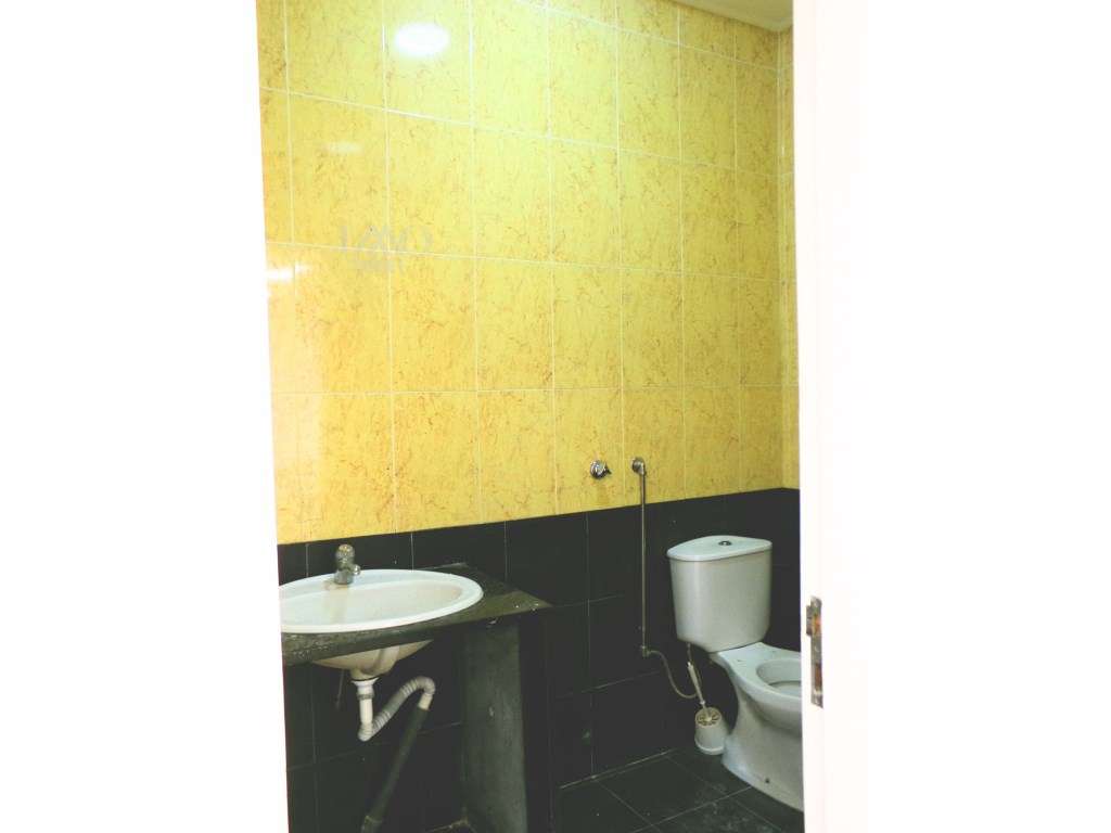 Espaço comercial com 586m² em Benfica-9