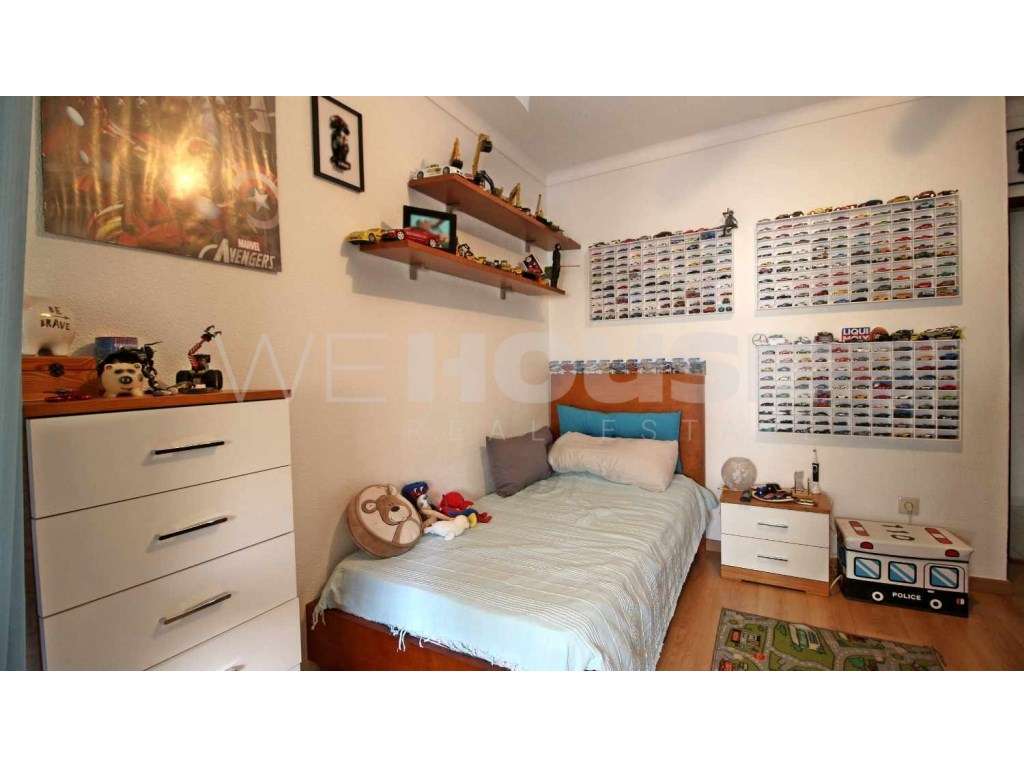 Apartamento T2 com 77m2 e arrecadação localizado na Verderena-11