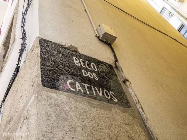 Prédio Típico para Reabilitar em Alfama com Vista Rio e Potencial d...-16