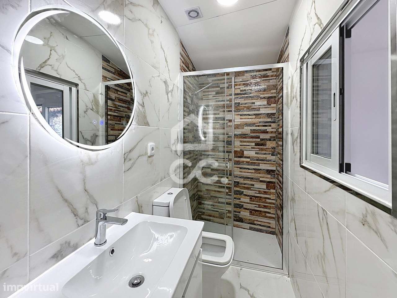 Moradia em Pedra Remodelada – Tranquilidade a Minutos de Chaves - Grande imagem: 4/22