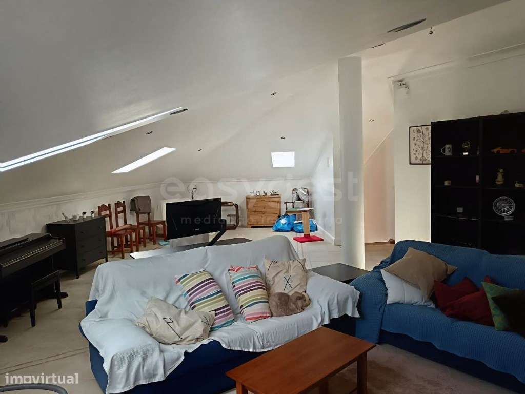 Prédio com 3 Frações no centro do Valado dos Frades - Grande imagem: 3/29