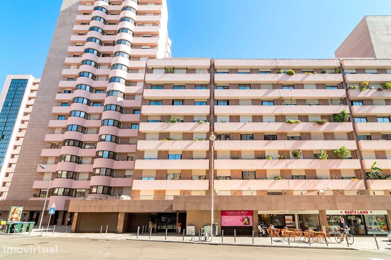 Apartamento T3+1 no Atlanta Park – Laranjeiras, Lisboa-0