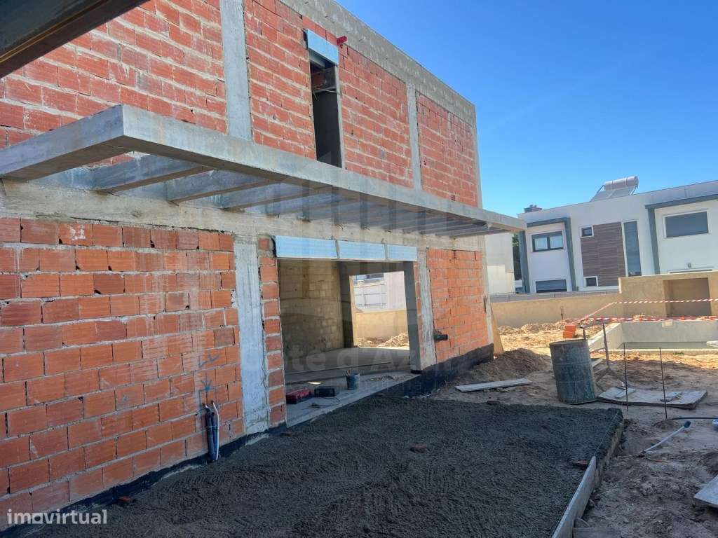 Moradia Isolada T4 com piscina e garagem - Azeitão-9