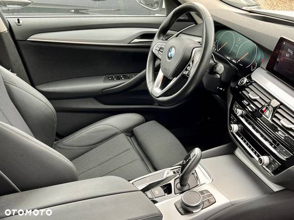 BMW Seria 5 525d Touring Sport Line - 21