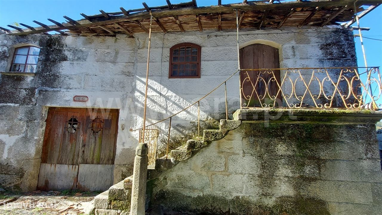 Magnífica Quinta com Moradia em Pedra para Restaurar