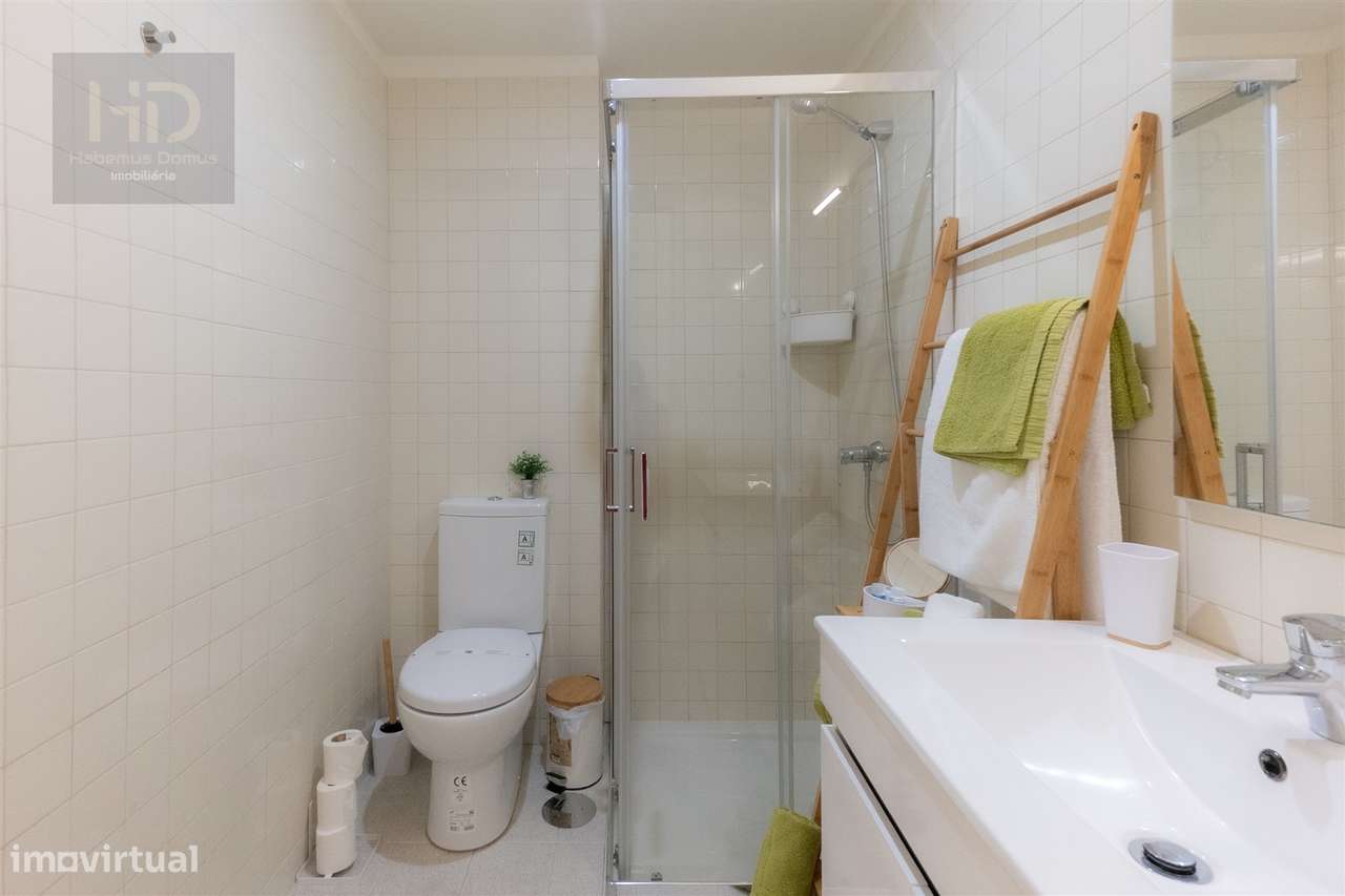 Apartamento T1  com 61m2 e Terraço Privativo próximo do metro no Porto-11