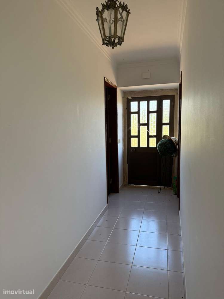 Moradia antiga com terreno, furo de agua e painéis solares aquecimento-17