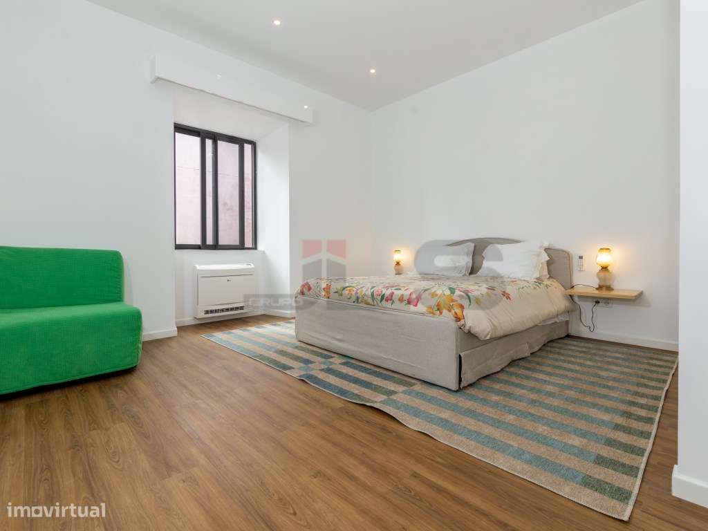 Moradia V4 com Apartamento T1 Anexo, Totalmente Remodelada - Centro...-11