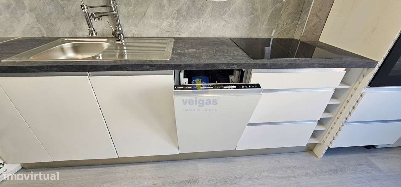 Apartamento T2 – Benfica, Lisboa para remodelação - Grande imagem: 5/24