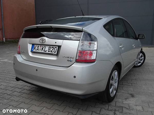 Toyota Prius (Hybrid) - 13