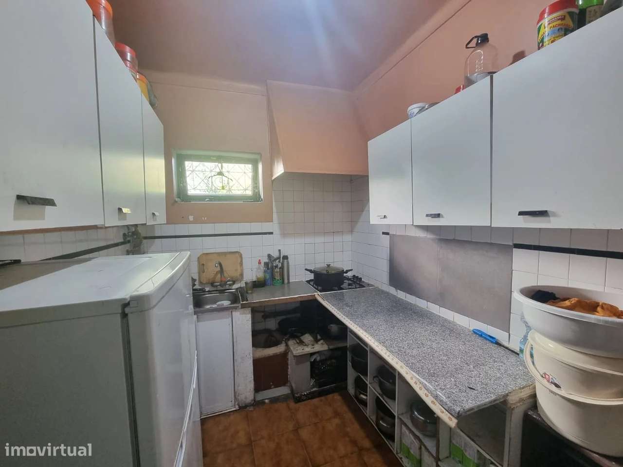 Prédio com 3 apartamentos T2, com Terraço e Jardim na Costa da Caparic-19