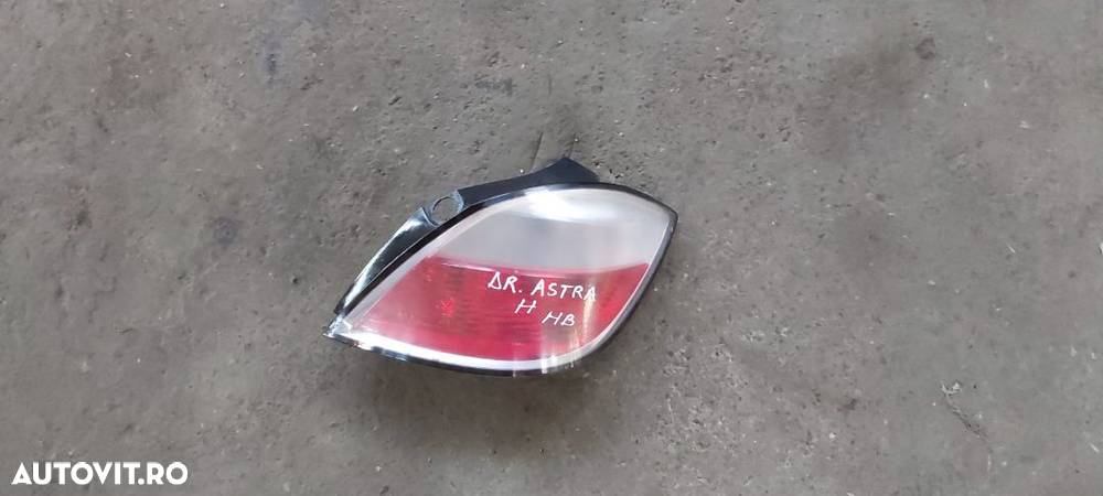 Stop Tripla  Lampa Stanga Dreapta Opel Astra H / HB - 1