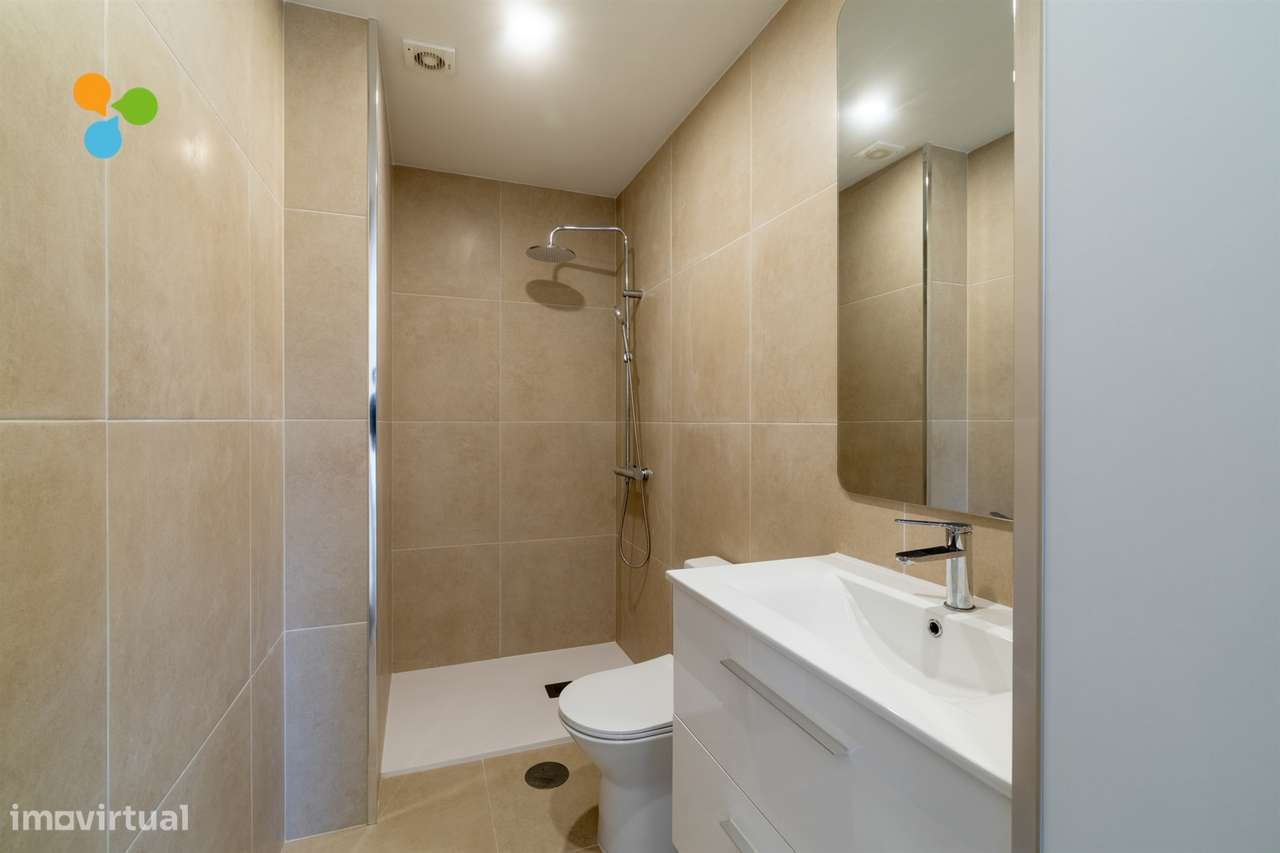Apartamento T3 c/ Box e varanda, junto às faculdades-11