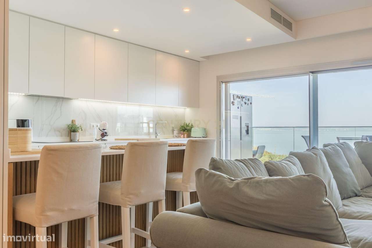 T4 em Condomínio Fechado com Vista Rio - Alcochete-25