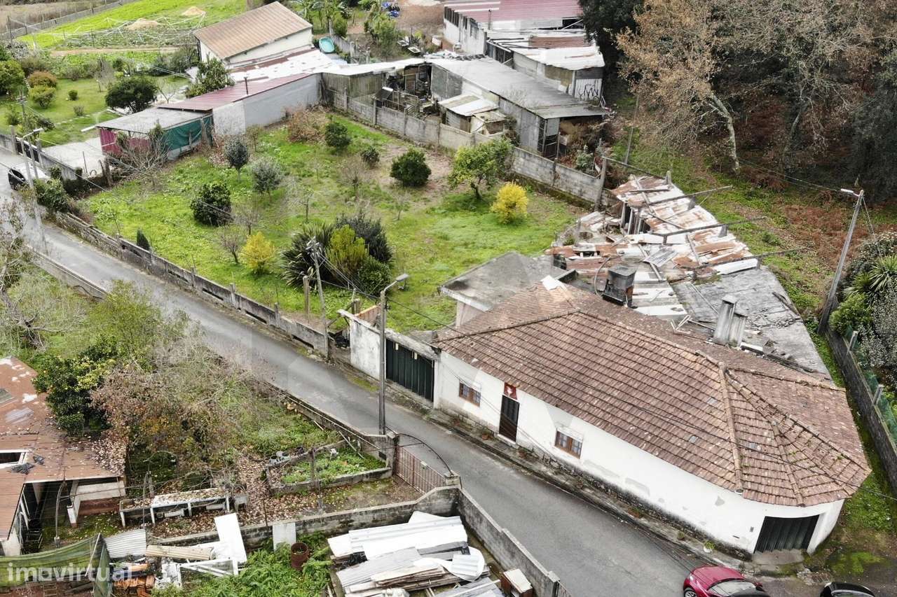 Moradia T2 para Recuperar em Pedroso, + terreno 1.072 m2 com viabilida-0
