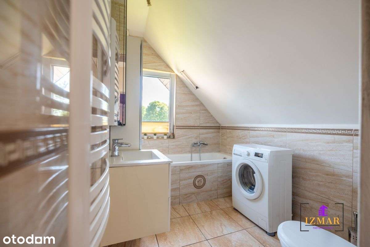 Funkcjonalny dom z 2 garażami i ogrodem-9