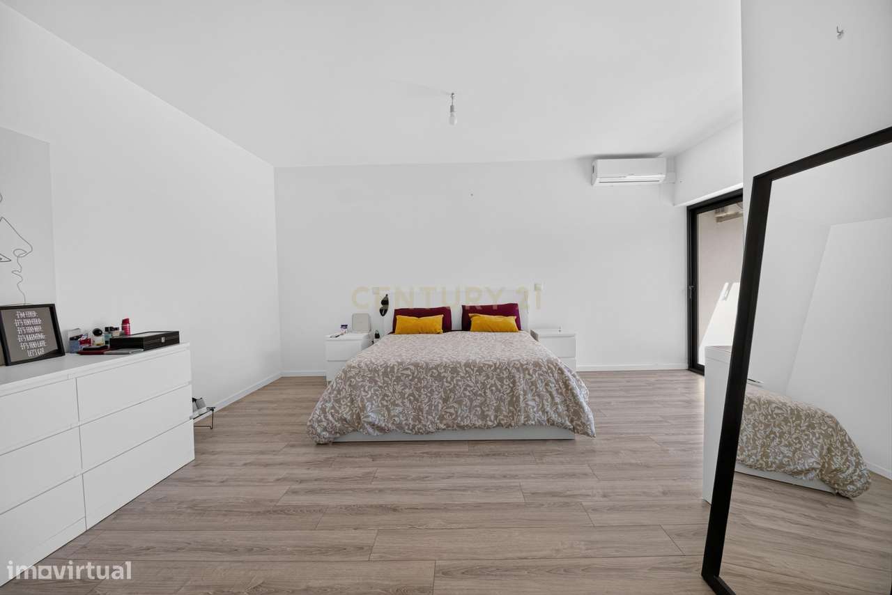 Moradia T3 com Suite, Jardim e Eficiência Energética A em Sequeade, Ba-19