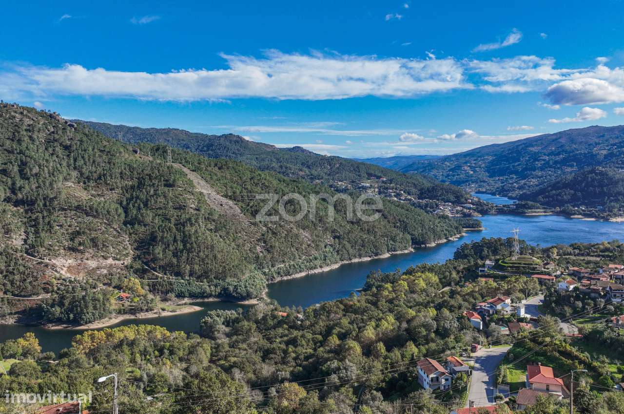 Terreno Urbano, Único no Gerês junto à Albufeira da Caniçada - Grande imagem: 4/12