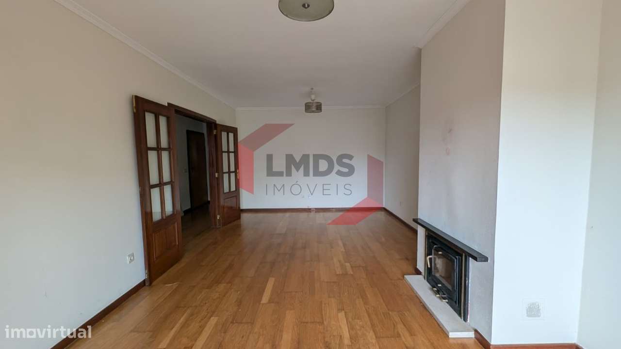 Apartamento T1+1 Valbom Centro-5