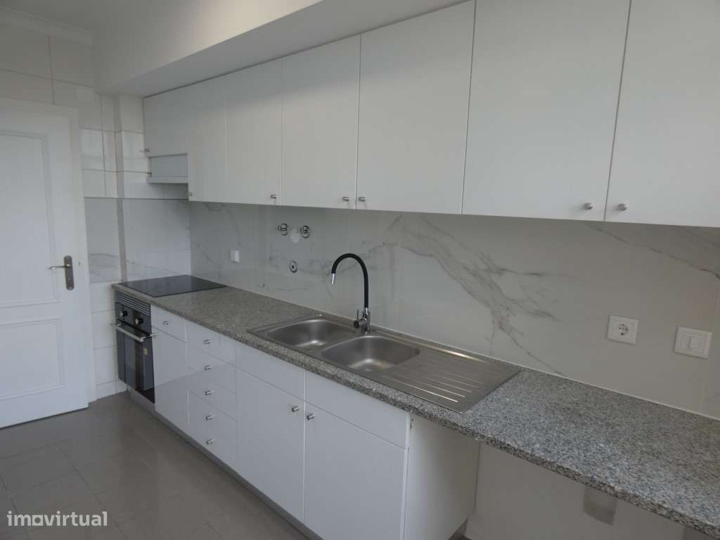 Apartamento T3 Feijó, Almada-11