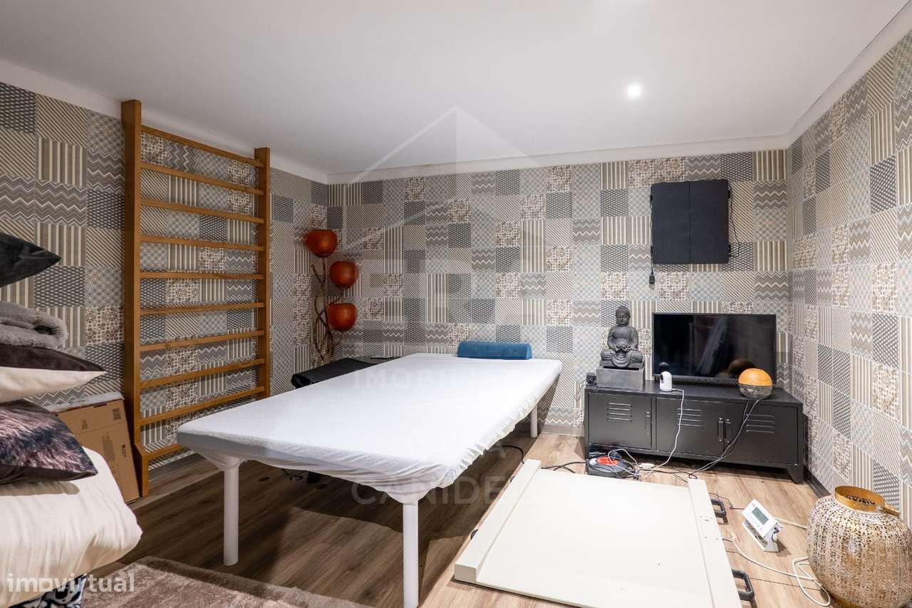 Moradia de Luxo com Piscina na Madalena-11