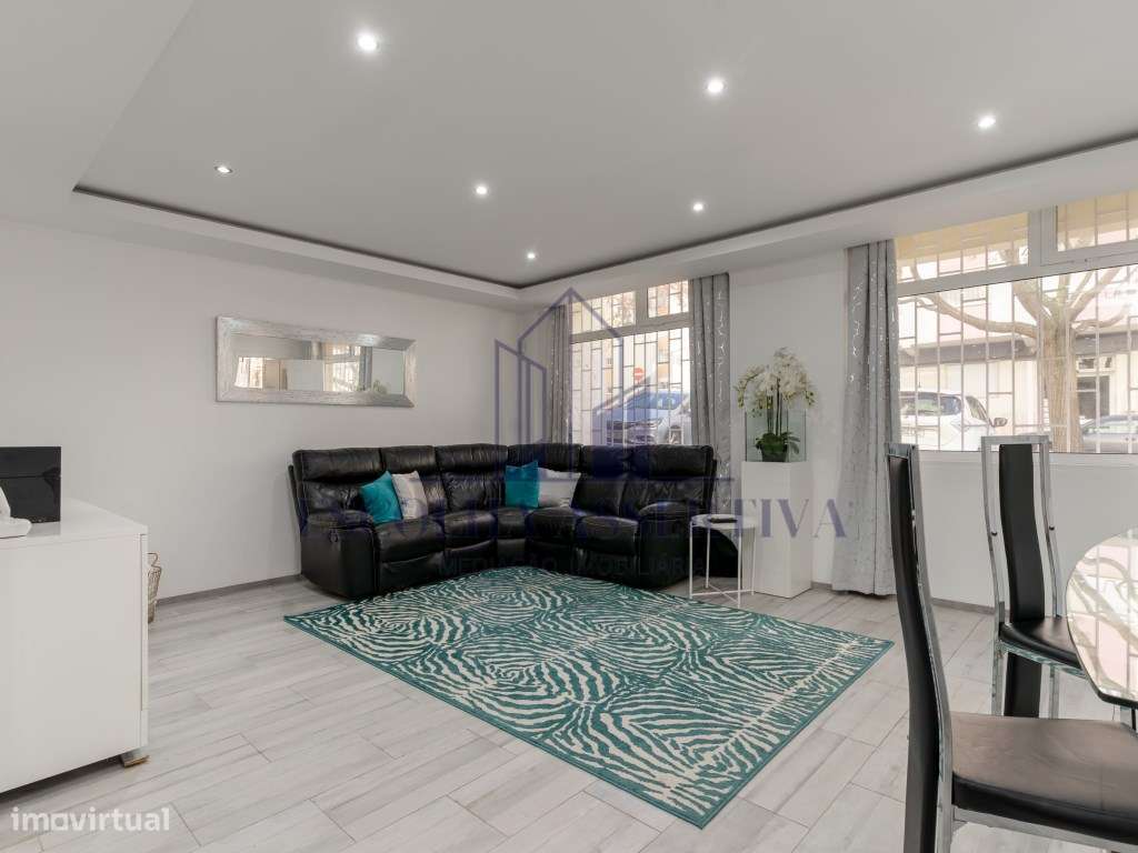 Loja com 95m2 transformada em apartamento T2-19