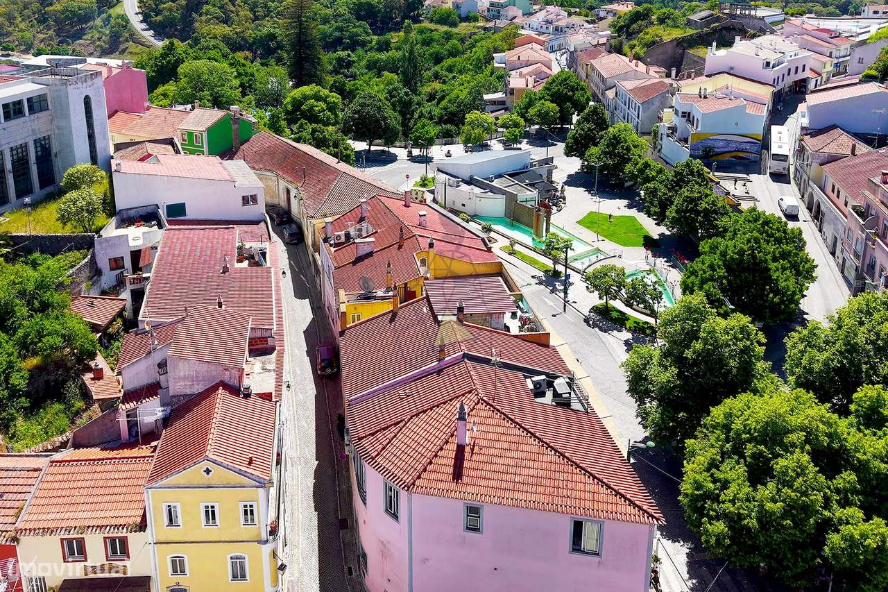 Edifício com Loja e Habitação, Charme, Investimento e Rendimento  no C-40