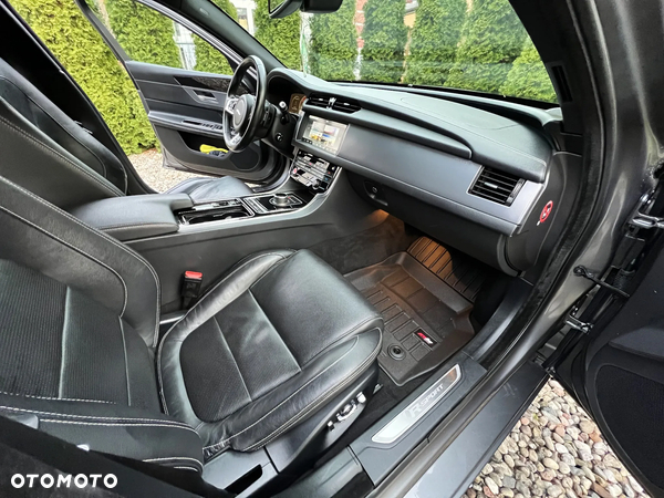 Jaguar XF 2.0 i4D AWD R-Sport - 28