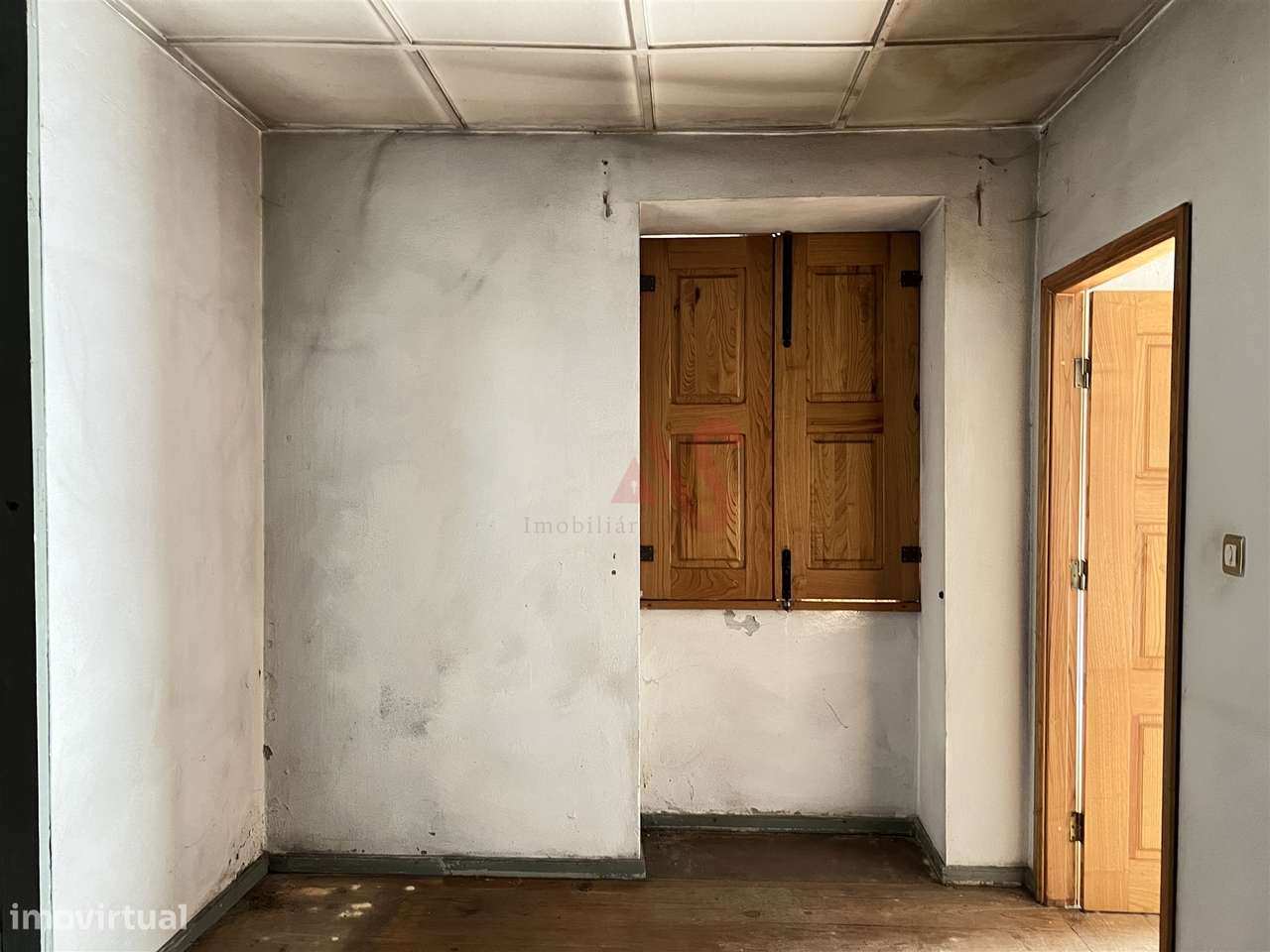 Moradias para Restauro com Terreno de 1.682 m² | Raimonda, Paços de Fe-23