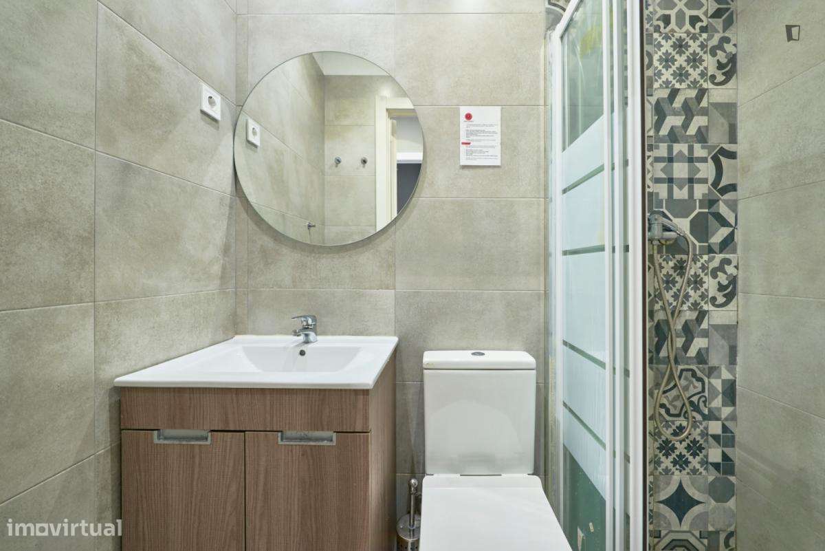 Quarto - localizado em Benfica Lisbon - Grande imagem: 4/31