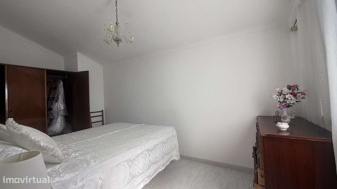 Moradia Isolada com Terreno Amplo em Parceiros da Igreja, torres novas-18