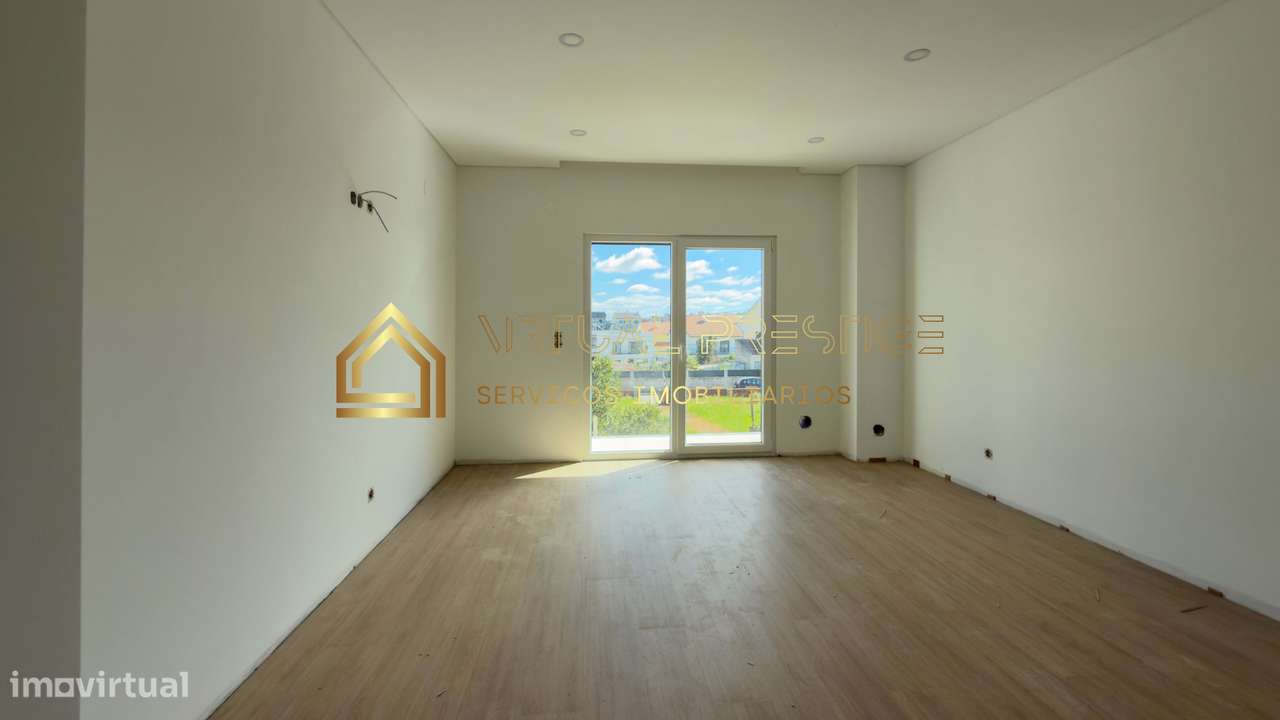 Moradia T4 triplex de gaveto | 2 suítes c/ closet | lareira | Fernã...-8