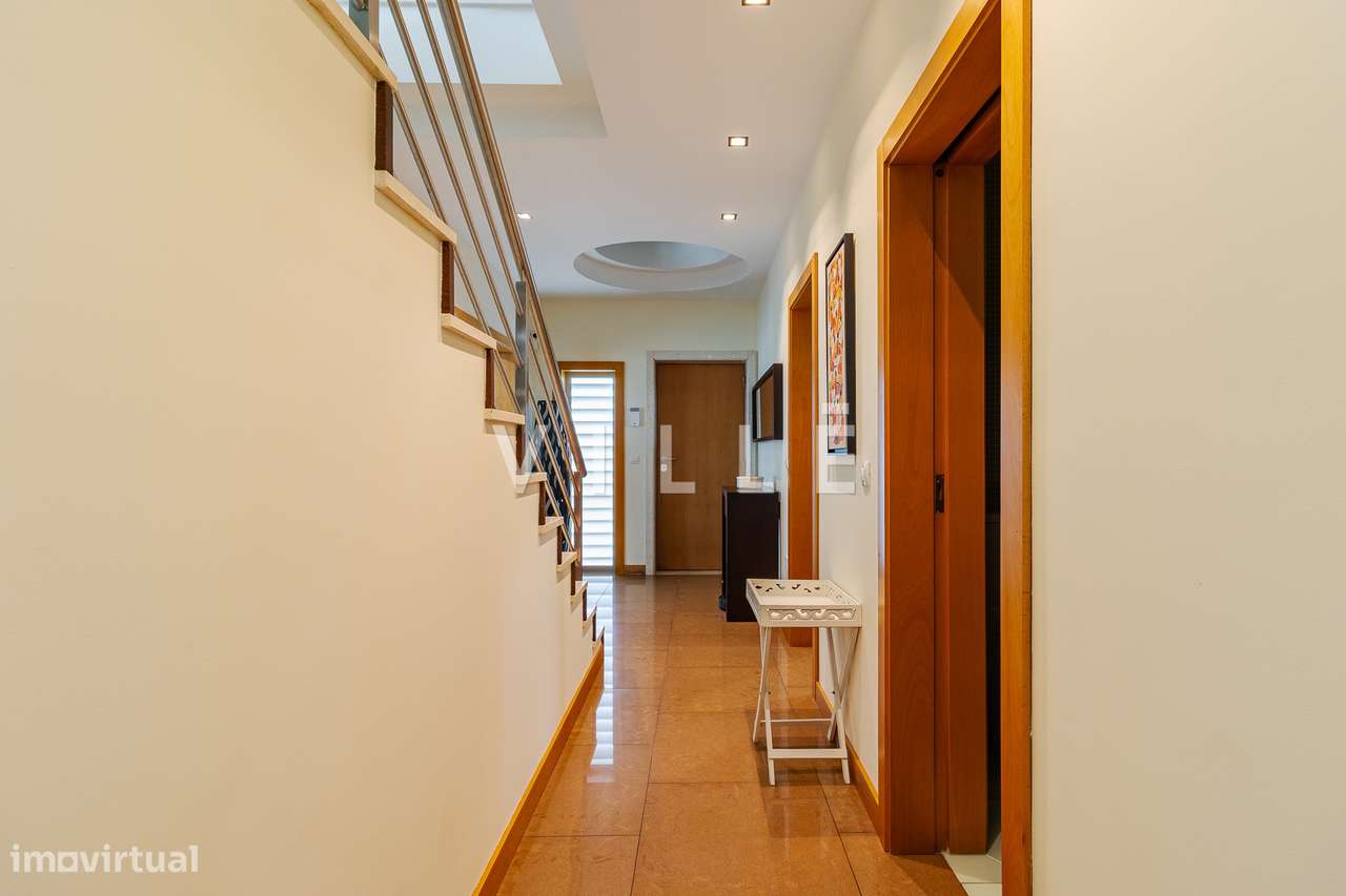 Moradia T4 com piscina aquecida e garagem dupla-24