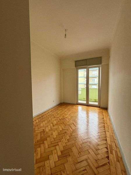 Arrenda-se T2 em Benfica - Grande imagem: 4/12