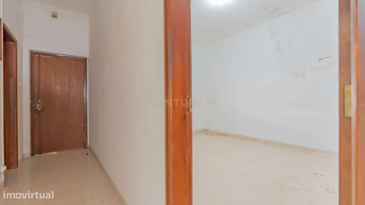 Moradia Isolada com Terreno de 1041 m² – Um Mundo de Possibilidades!-15