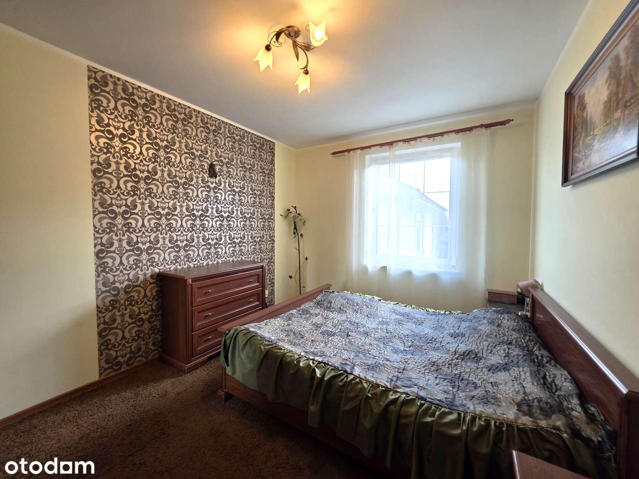 Dom 5/6 pokoi_taras_kominek_fotowoltaika_oddzielny garaż-3