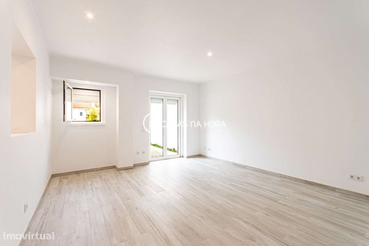 T1 renovado com logradouro na Rua Soares dos Reis em Campolide - Grande imagem: 5/28