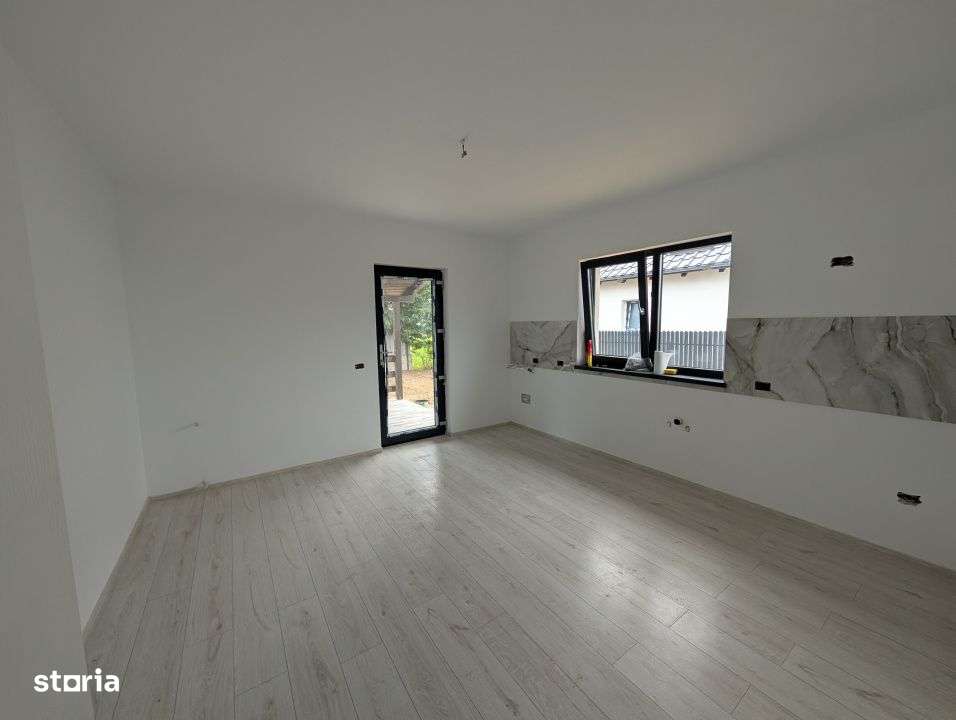 Casa 2025 Lilieci Rozelor (Apa, Canalizare, Gaz) terasa + beci - Imagine principală: 3/13