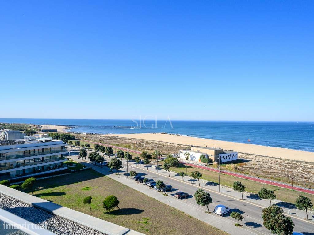 Penthouse T3 com piscina no terraço - Primeira linha de Mar-0