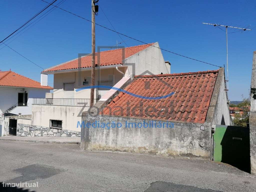 Moradia com dois pisos e logradouro, localizada em Alenquer-44