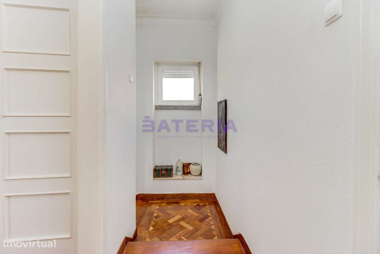 Moradia Independente T5 em Linda-a-Velha-14