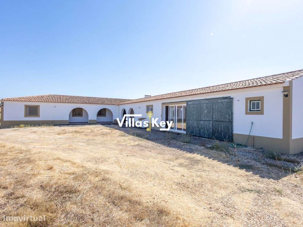 Herdade no Alentejo com área de terreno 150000m² e 1092m² de constr... - Grande imagem: 2/60