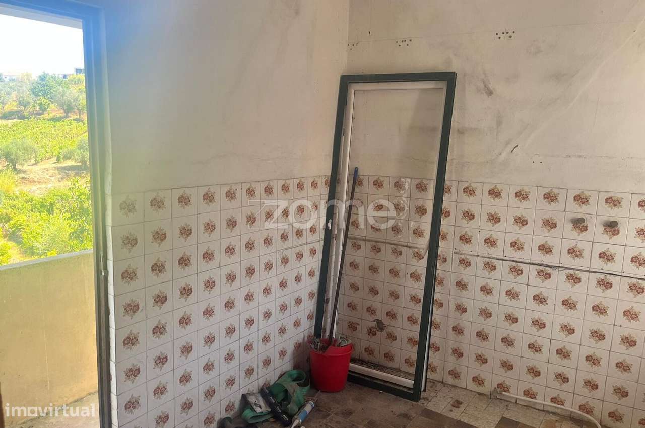 Moradia para remodelar em Almalaguês-5