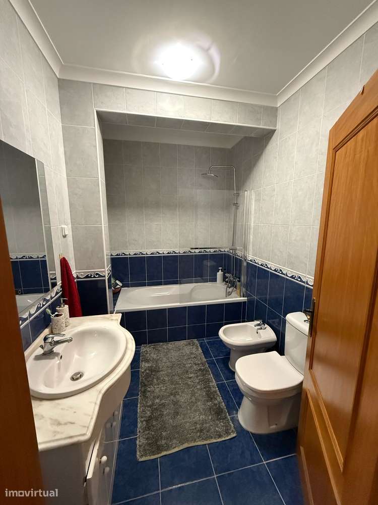 Apartamento T4 Marinha Grande com garagem-11