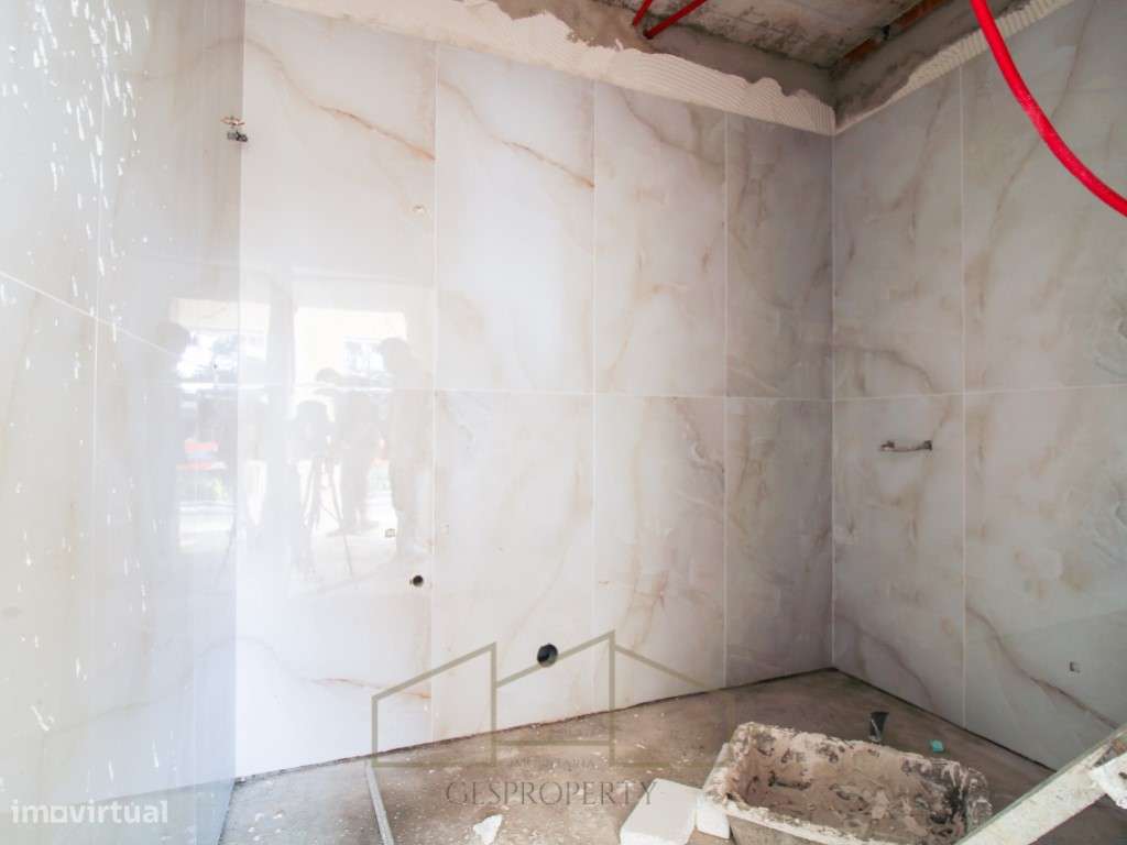 Moradia T4 Geminada com piscina na Sobreda-22