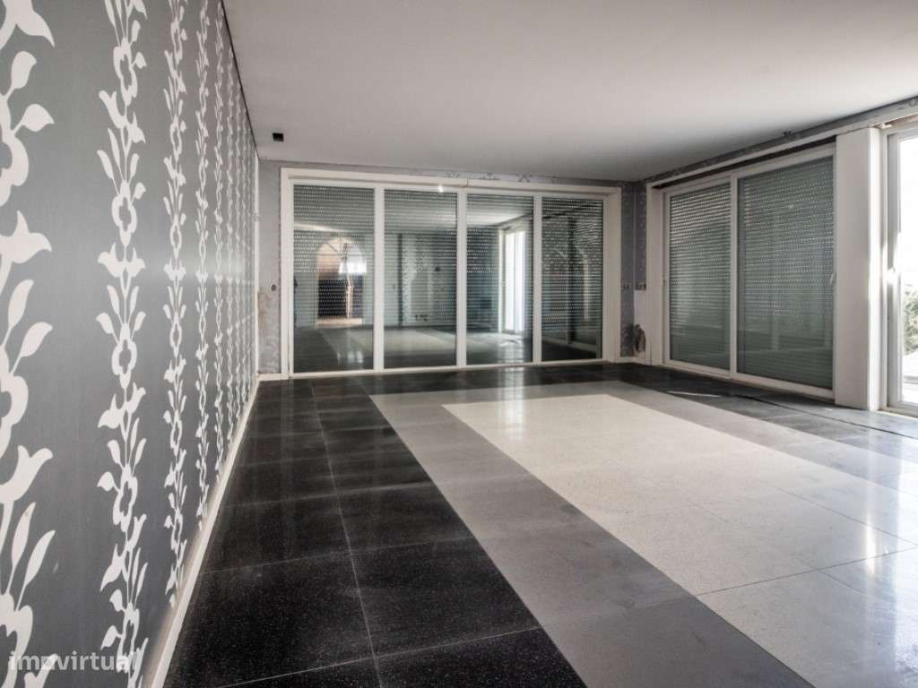 Moradia para Renovar no Centro da Figueira da Foz - a 300m da Praia... - Grande imagem: 2/27