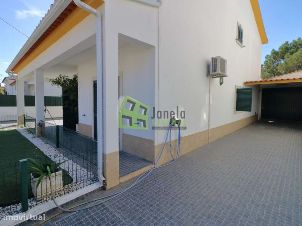 Moradia T4 com Quintal e Garagem - Quinta do Conde-28