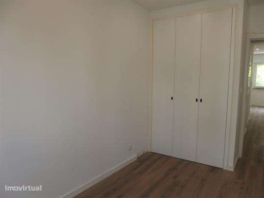 Apartamento T2 Remodelado, Águas Livres.-6