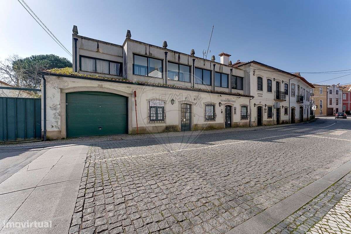 Prédio - Apartamentos, lojas e escritórios - Eixo - Grande imagem: 2/49