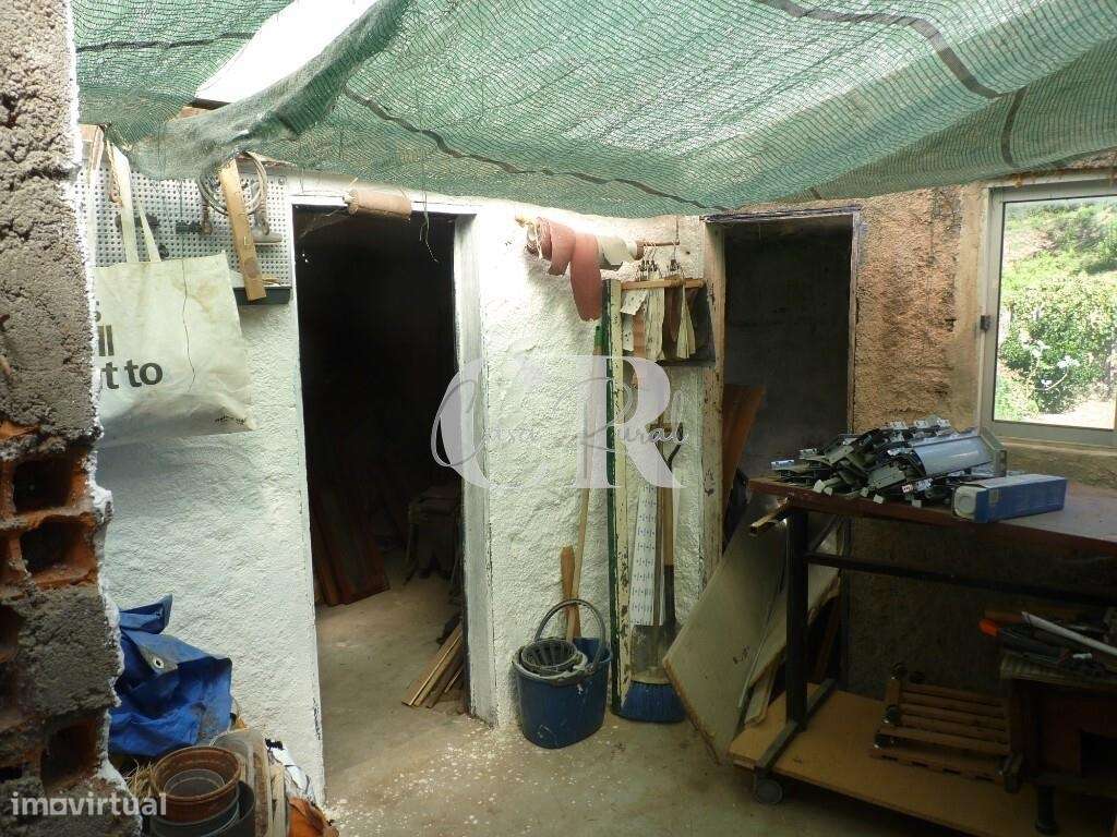 Duas casas habitáveis numa aldeia tradicional de montanha em Alvares,-46